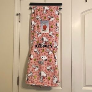 Peanuts Pink Hearts Throw